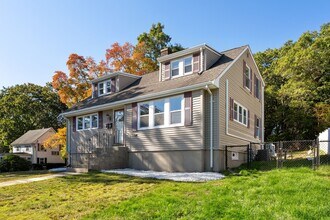 9 Home Ave, Unit 1 in Natick, MA - Building Photo - Building Photo