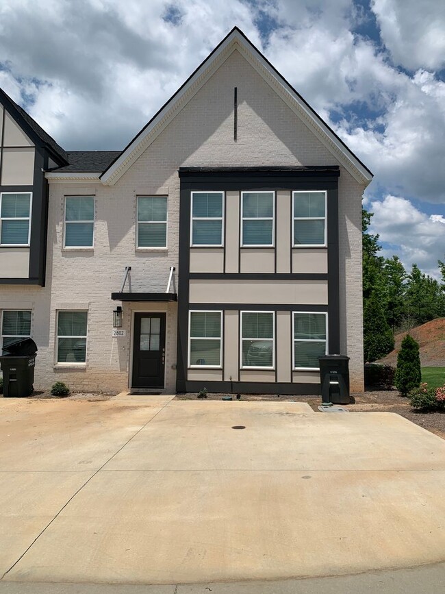 property at 2802 Rdg Crst Ct