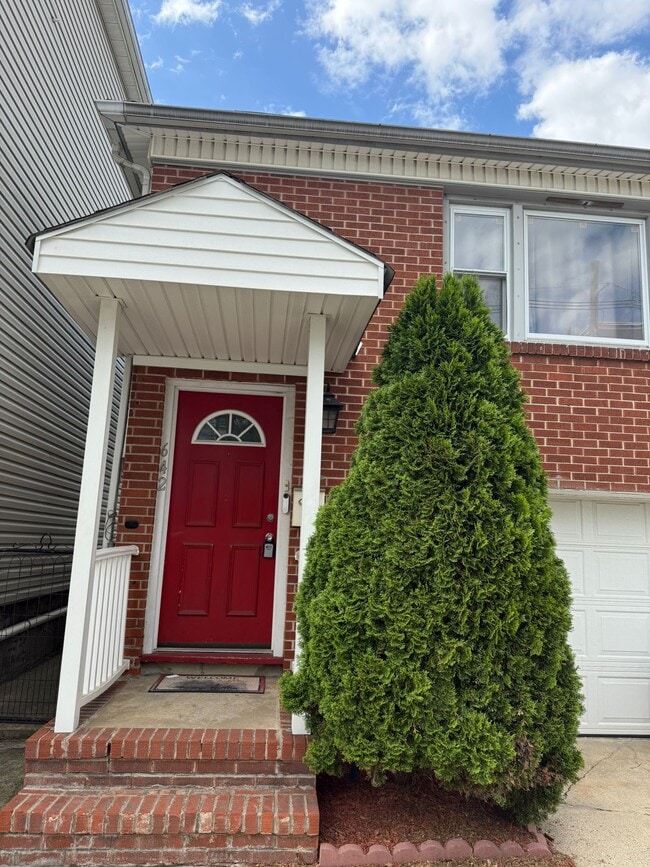 property at 642 Montgomery St