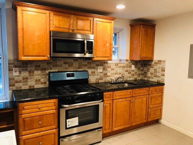 2342 N Park Ave, Unit 3