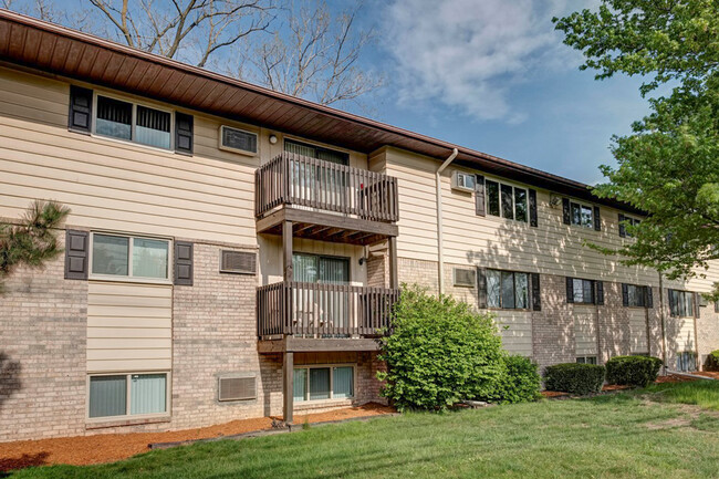 Walden Woods Apartments in East Lansing, MI - Building Photo - Building Photo