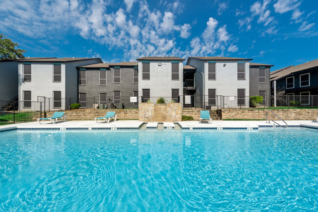 Harwell Apartments in Dallas, TX - Foto de edificio - Building Photo