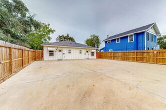 702 5th St in Corpus Christi, TX - Foto de edificio - Building Photo