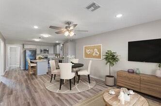 117 Center Cir, Unit 117 in Sulphur, LA - Foto de edificio - Building Photo