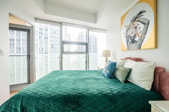 19 Grand Trunk Crescent in Toronto, ON - Building Photo - Building Photo
