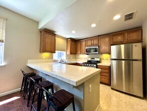 12400 Fair Oaks Blvd in Fair Oaks, CA - Foto de edificio - Building Photo