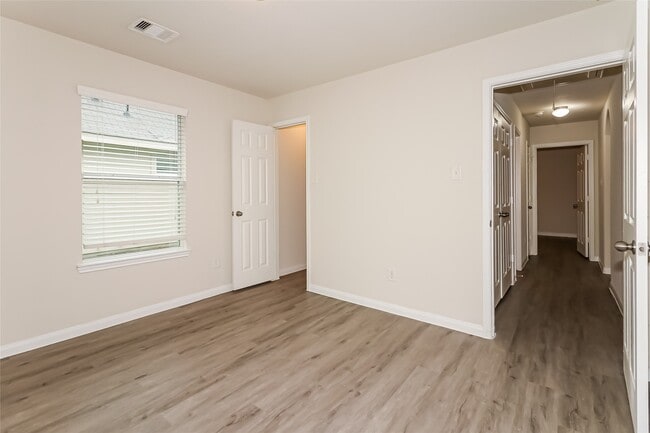 property at 5622 Latta Plantation Dr