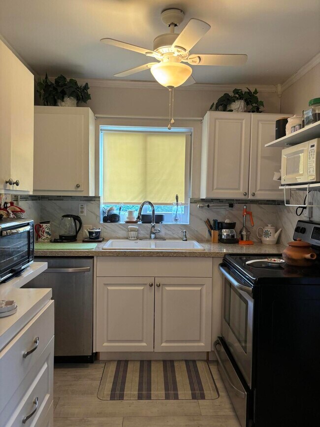 326 Andover E in West Palm Beach, FL - Building Photo - Building Photo