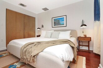 7939 East Dr in North Bay Village, FL - Foto de edificio - Building Photo