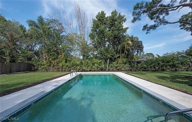 1281 Diana Ave in Naples, FL - Building Photo - Building Photo