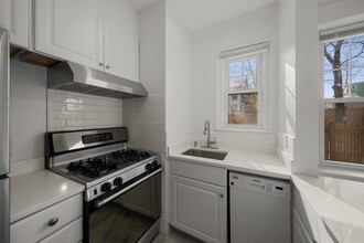 74 Naples Rd, Unit 2 BED Coolige Corner in Brookline, MA - Building Photo - Building Photo