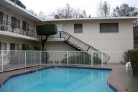 14906 Dickens St in Sherman Oaks, CA - Foto de edificio - Building Photo