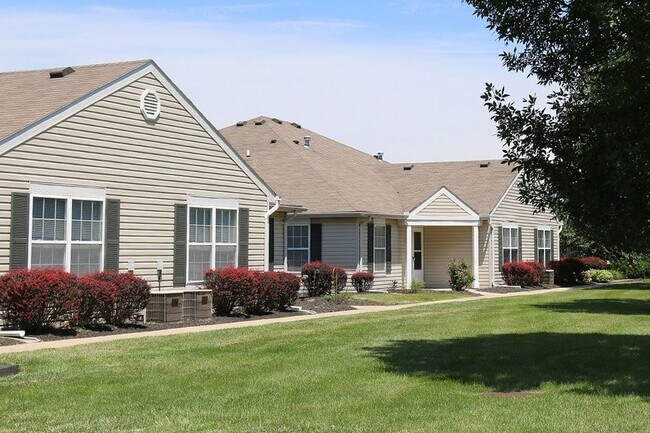 CREEKSIDE VILLAS in Dayton, OH - Foto de edificio - Building Photo