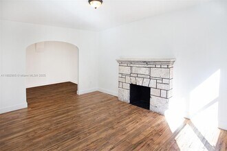 1022 SW 3rd Ave in Miami, FL - Building Photo - Building Photo