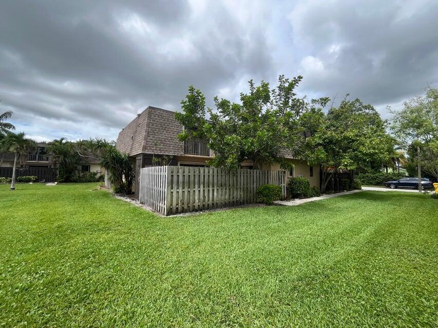 4803 Waterview Cir in Palm Springs, FL - Building Photo