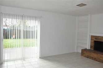 2613 Sam Houston Dr in Garland, TX - Building Photo - Building Photo
