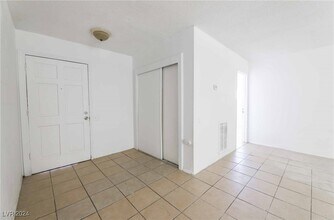 2913 Stewart Ave-Unit -1 in Las Vegas, NV - Building Photo - Building Photo