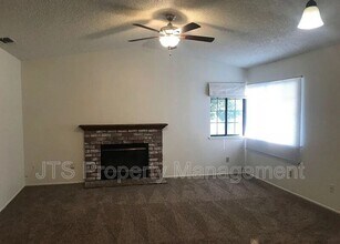 652 Hanisch Dr in Roseville, CA - Building Photo - Building Photo