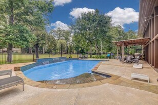 22 Winged Foot Dr in Conroe, TX - Building Photo