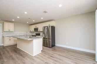 5112 S 23rd Ave in Phoenix, AZ - Foto de edificio - Building Photo