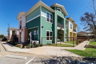 8601 West Gate Blvd in Austin, TX - Building Photo - Building Photo