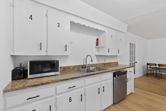 404 Nottingham Dr in Irving, TX - Building Photo - Building Photo