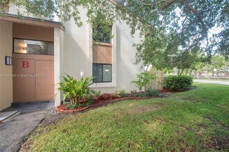 10945 SW 113th Pl in Miami, FL - Foto de edificio - Building Photo