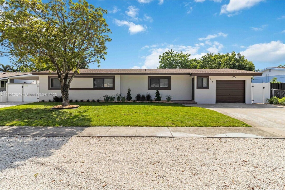 913 SW 49th Ave in Plantation, FL - Building Photo