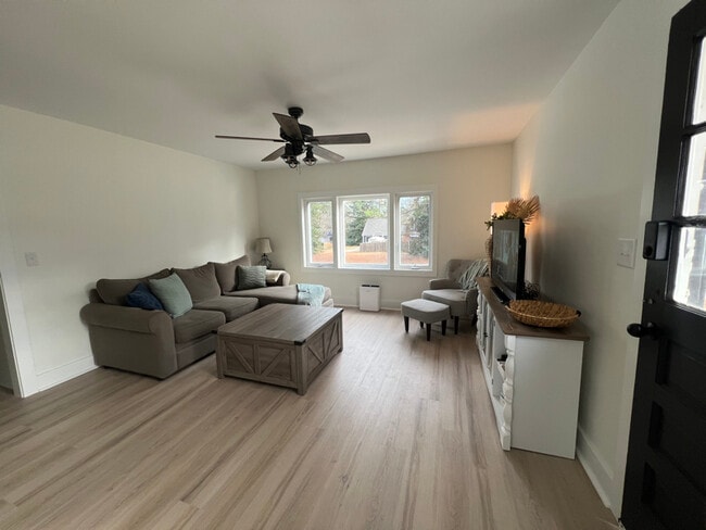 506 S Spring Ave in Fuquay Varina, NC - Foto de edificio - Building Photo