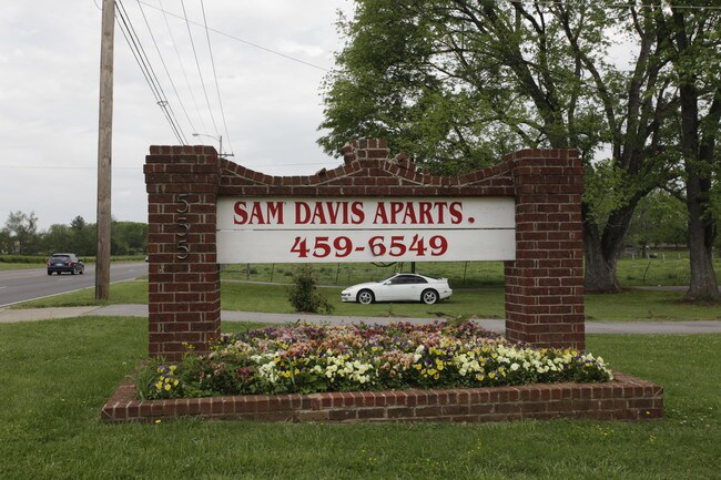 Sam Davis Apartments in Smyrna, TN - Foto de edificio - Building Photo