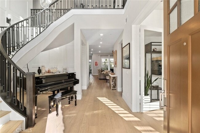 70 Ray in Irvine, CA - Foto de edificio - Building Photo