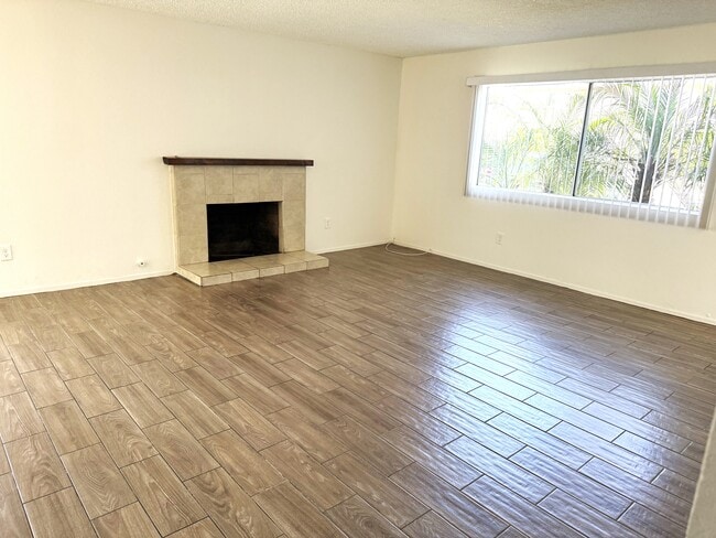 16661 Blanton Ln, Unit D in Huntington Beach, CA - Foto de edificio - Building Photo