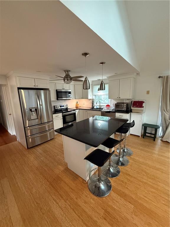 32 Nipsah Rd in East Greenwich, RI - Building Photo - Building Photo