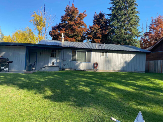 1522 Cabinet Ave in Libby, MT - Foto de edificio - Building Photo