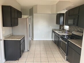 6829 S Aberdeen St in Chicago, IL - Building Photo - Building Photo