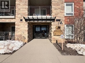 43 Waterford Dr in Guelph, ON - Building Photo - Building Photo