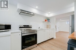 69 Searle Ave in Toronto, ON - Building Photo