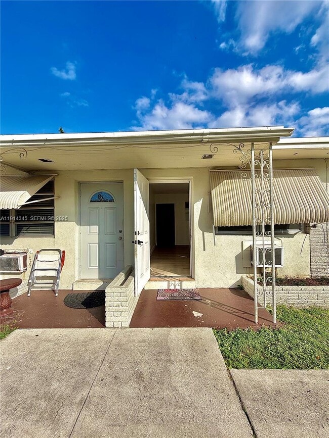 224 SW 10th St in Hallandale Beach, FL - Building Photo - Building Photo