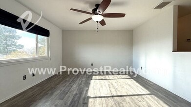 15577 Tacony Rd in Apple Valley, CA - Building Photo - Building Photo
