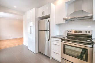 2120 Van Horne Av in Montréal, QC - Building Photo - Building Photo