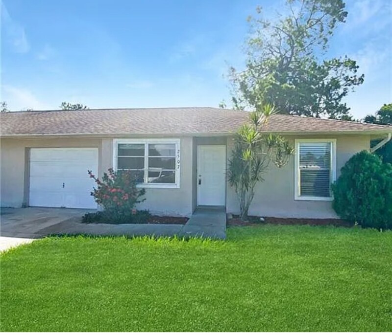2507 Matena Ave S in Lehigh Acres, FL - Building Photo