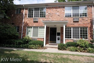 630 ANN St in Birmingham, MI - Building Photo