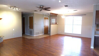 25 Hwy 87 in Comfort, TX - Building Photo - Building Photo