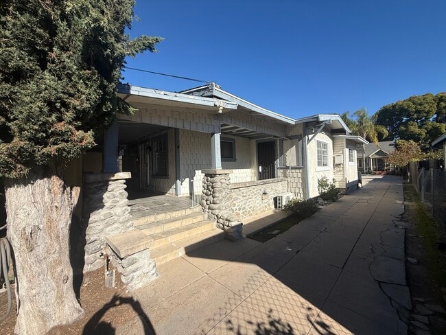 396 N Mentor Ave, Unit 396 in Pasadena, CA - Building Photo - Building Photo