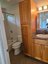 2566 Komo Mai Dr, Unit B in Pearl City, HI - Foto de edificio - Building Photo