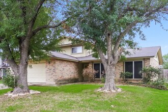 7935 Forest Flame in San Antonio, TX - Foto de edificio - Building Photo