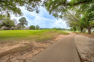 134 Waters Edge in Huntsville, TX - Building Photo - Building Photo