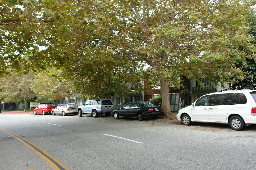 Beth Eden Apartments in Oakland, CA - Building Photo