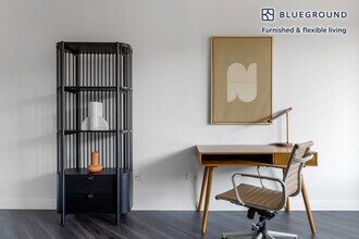 250 E Houston St in New York, NY - Building Photo - Building Photo