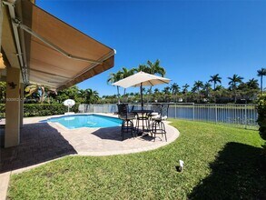 3844 Falcon Ridge Cir in Weston, FL - Building Photo - Building Photo